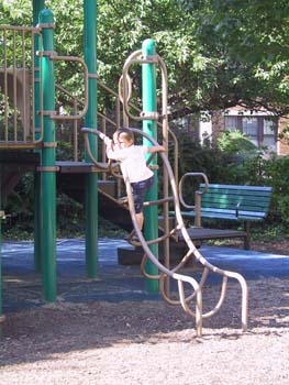 09-23-2004_01_CommAvePlaygr