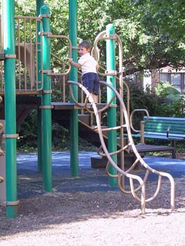 09-23-2004_02_CommAvePlaygr