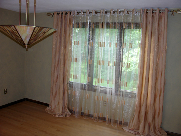 06-24-2008_15_Curtains_DinRoom